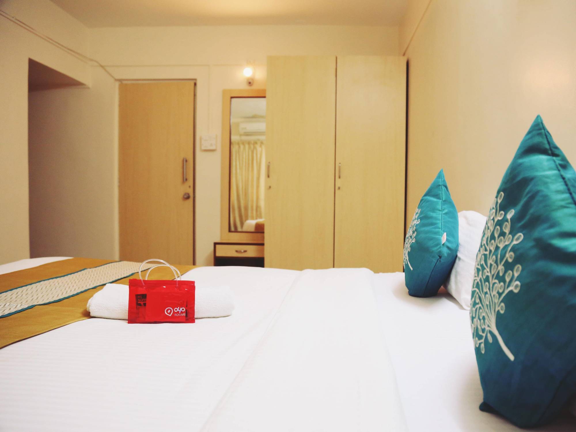 Oyo 946 Royce Studio Apartments Пюн Екстериор снимка